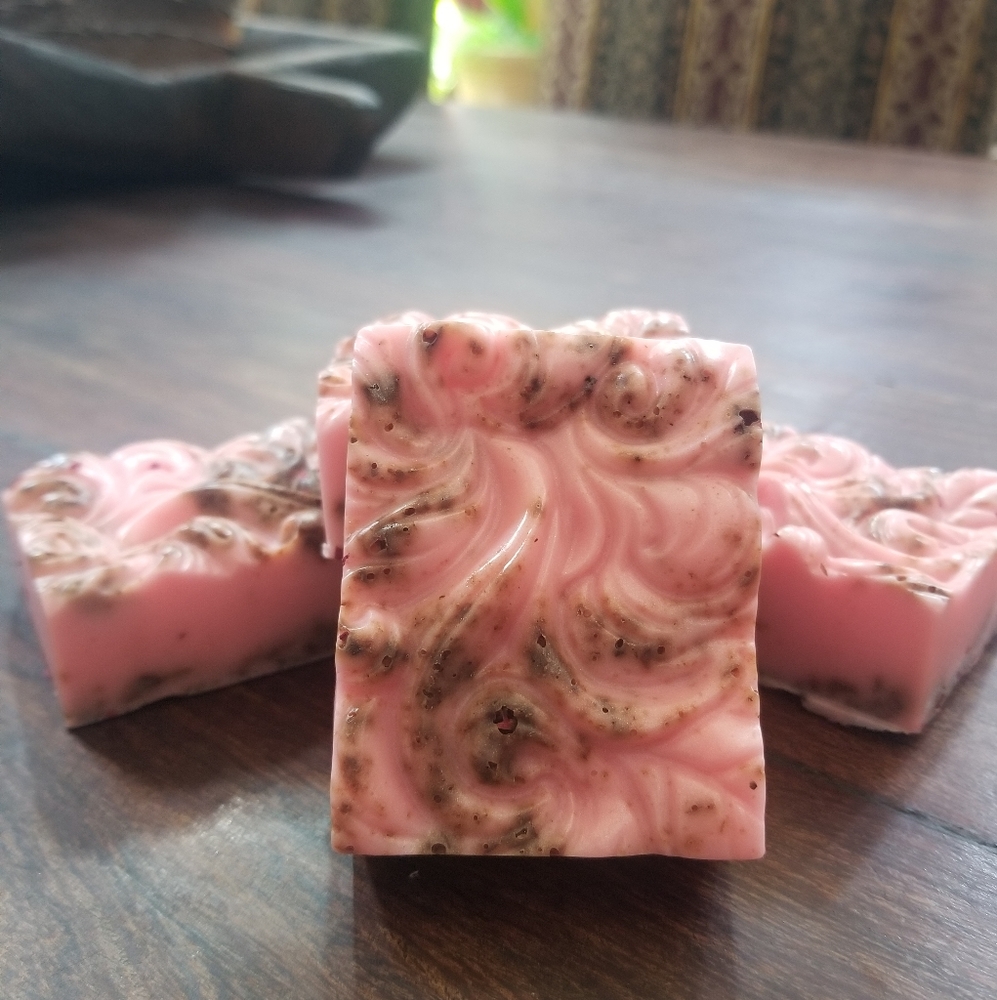 ROSE BARS W/DRIED ROSE PETALS - Picture 2 of 3